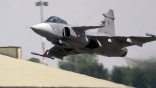 4Kᵁᴴᴰ Czech Air Force Saab 39 Gripen Solo Display flown by Captain Ivo Kardoš  RIAT Fairford [upl. by Saidel]