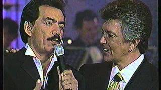 Joan Sebastian y Alberto Vazquez  Maracas En Vivo [upl. by Nolita879]