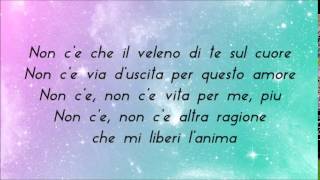 Laura Pausini  Non Cè lyrics [upl. by Rotkiv177]