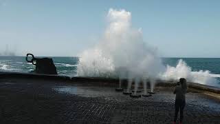 Olas en el Peine del Viento DonostiaSan Sebastian [upl. by Kcirej785]