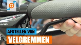 Fiets remmen afstellenaanspannen [upl. by Rennob946]