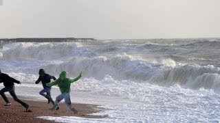 ATENCION a la ola gigante Temporal 2014 olas temporal ondas marea [upl. by Judie717]