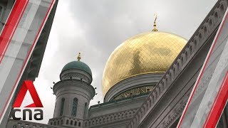 Mosques in Moscow overflowing during Ramadan [upl. by Lacram]