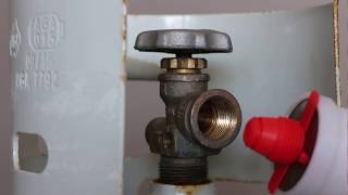 iGAZ POL LPG Propane Valve Seal  Fitting and Removal [upl. by Trebron]